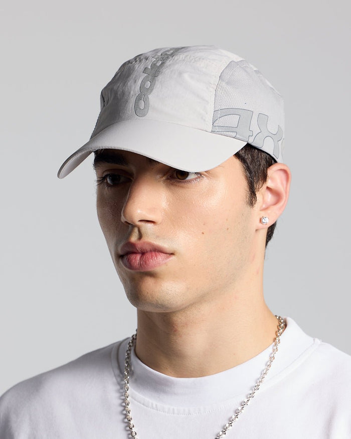TEK CAP LIGHT GREY - light grey nylon cap, on model close-up - Cold Culture #man