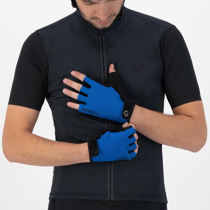 Rogelli Core fietshandschoenen heren blauw gedragen voorkant.