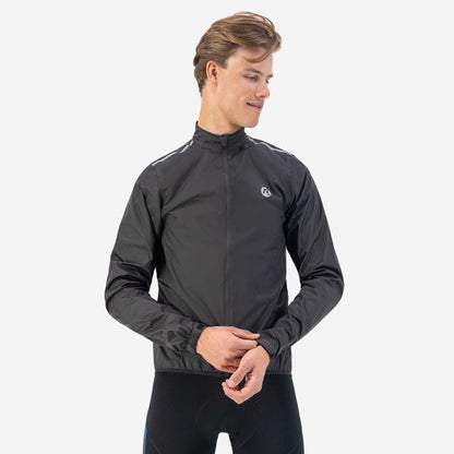 Rogelli Core regenjack heren zwart gedragen voorkant.
